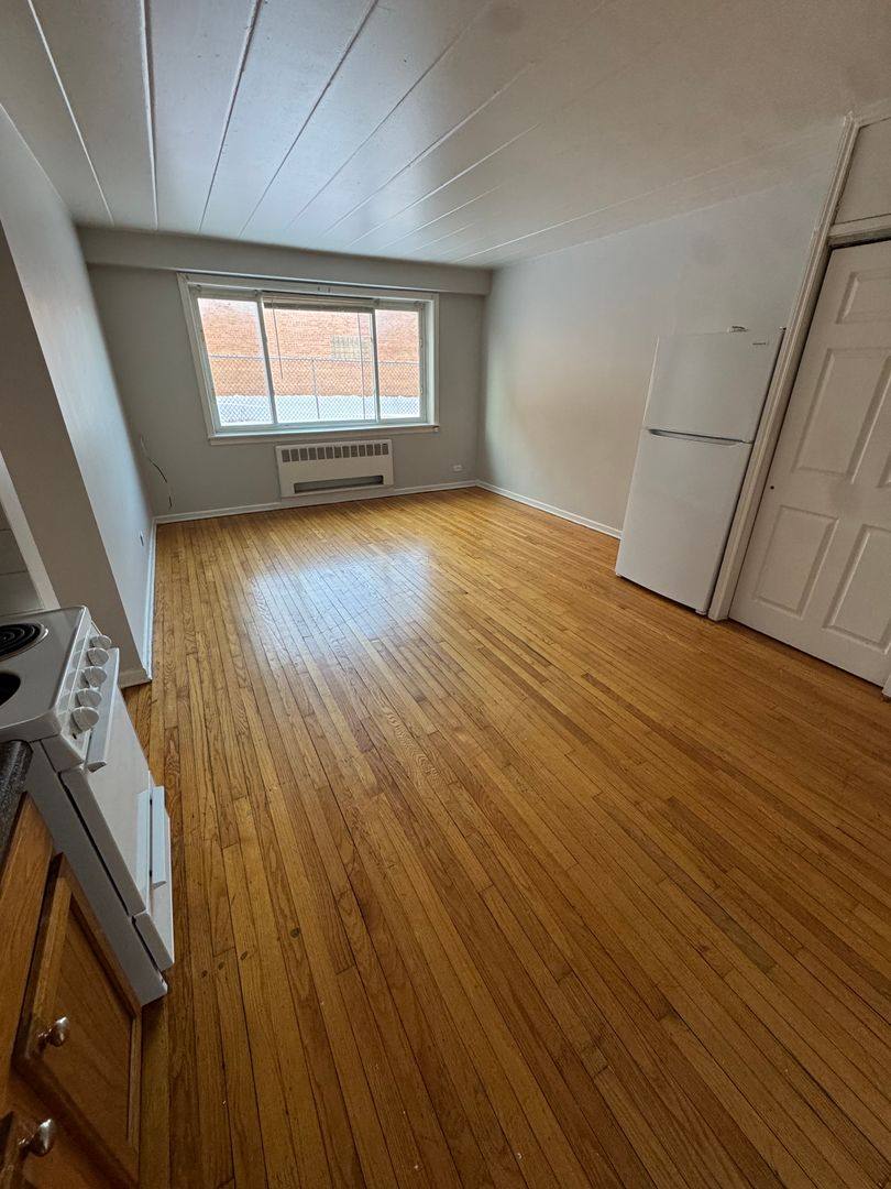 Apartment for rent at 2023-2025 N Harlem Ave, Elmwood Park, IL 60707