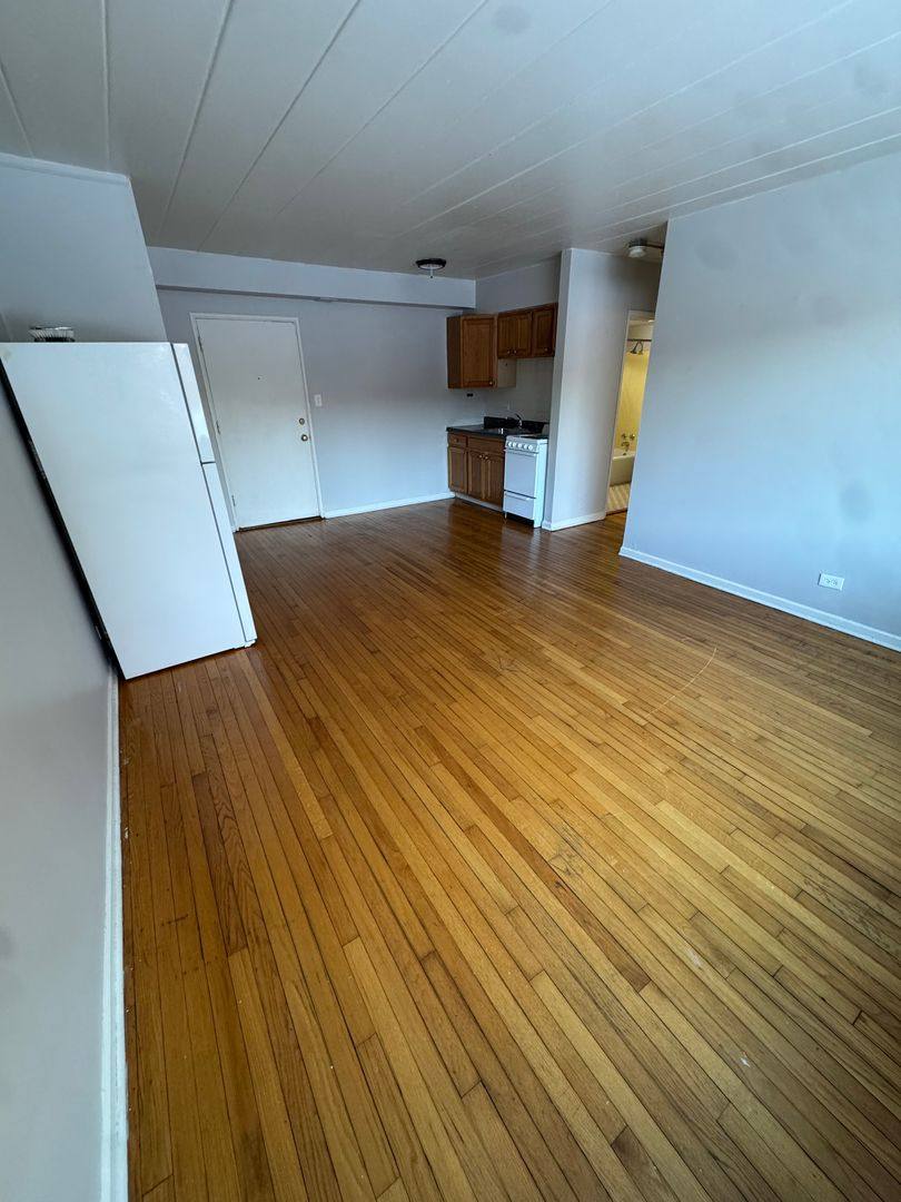 Apartment for rent at 2023-2025 N Harlem Ave, Elmwood Park, IL 60707