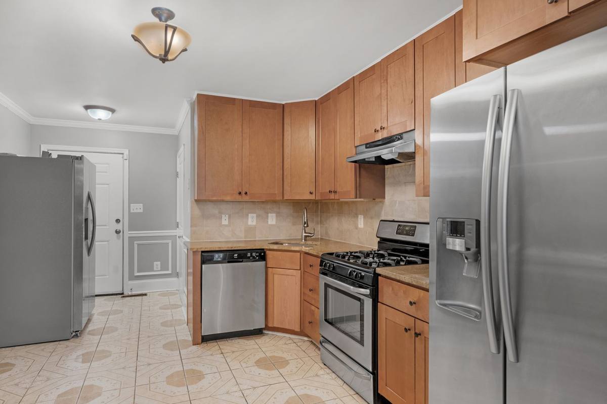 House for rent at 104 S Carrollton Ave, Baltimore, MD 21223