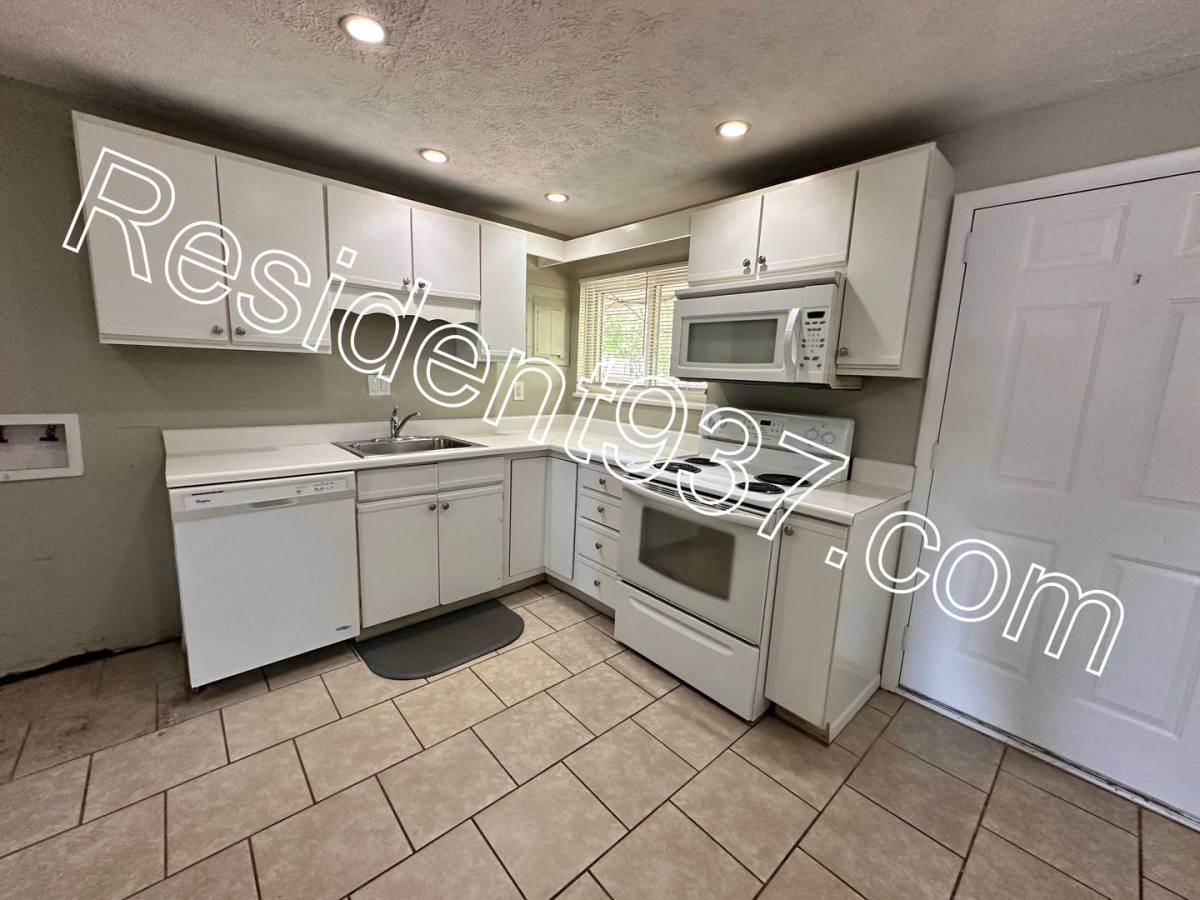 House for rent at 2295 Milesburn Dr, Dayton, OH 45439