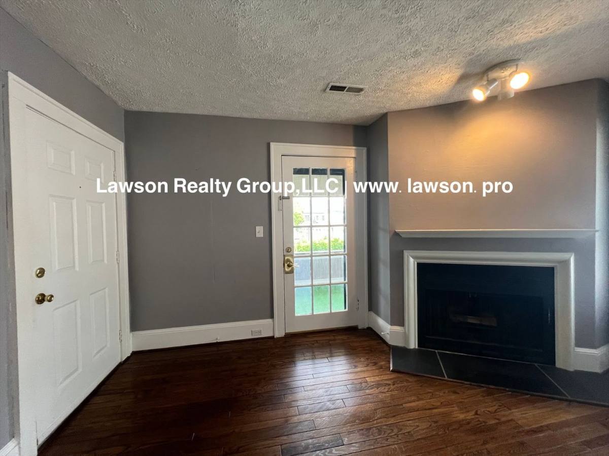 Apartment for rent at 928 2nd St SW, Roanoke, VA 24016