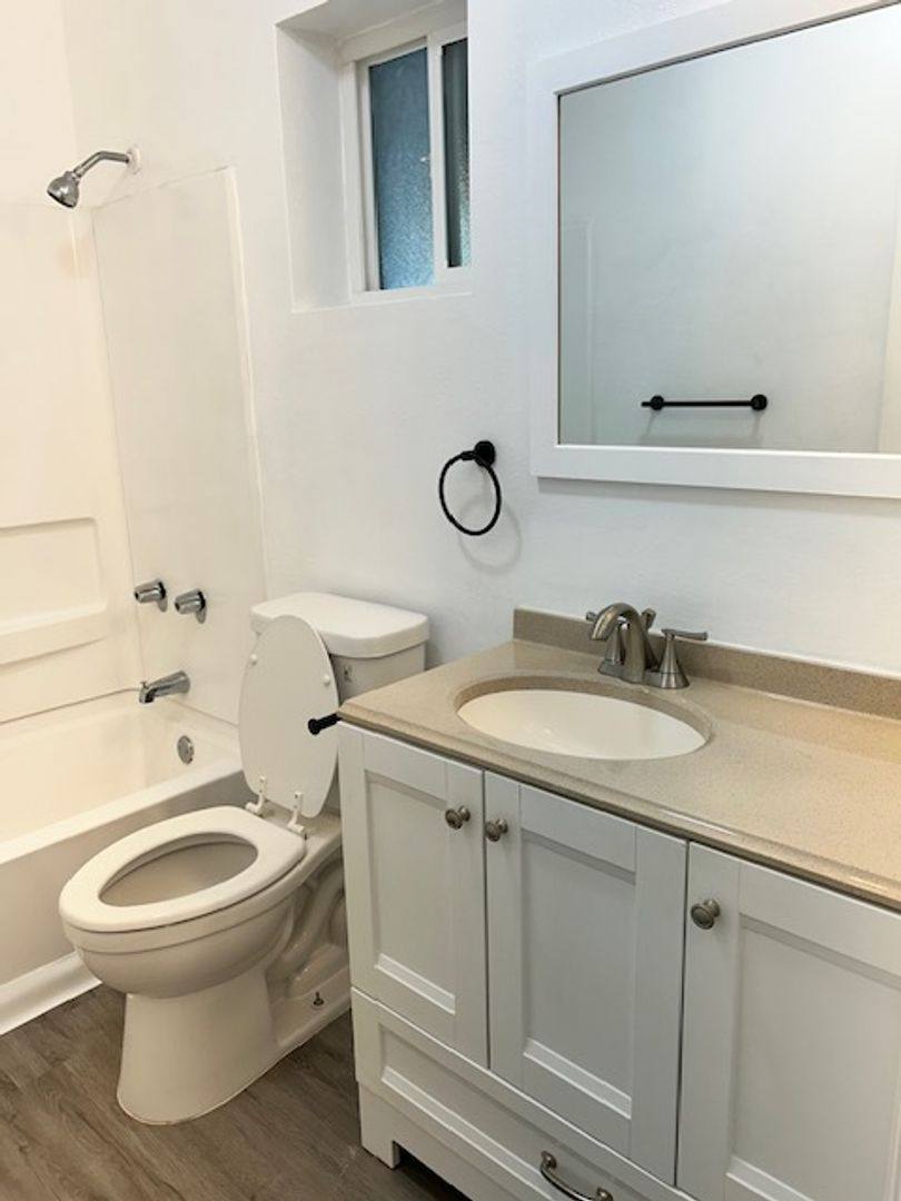 Apartment for rent at 15977-15987 Maubert Ave, San Leandro, CA 94578