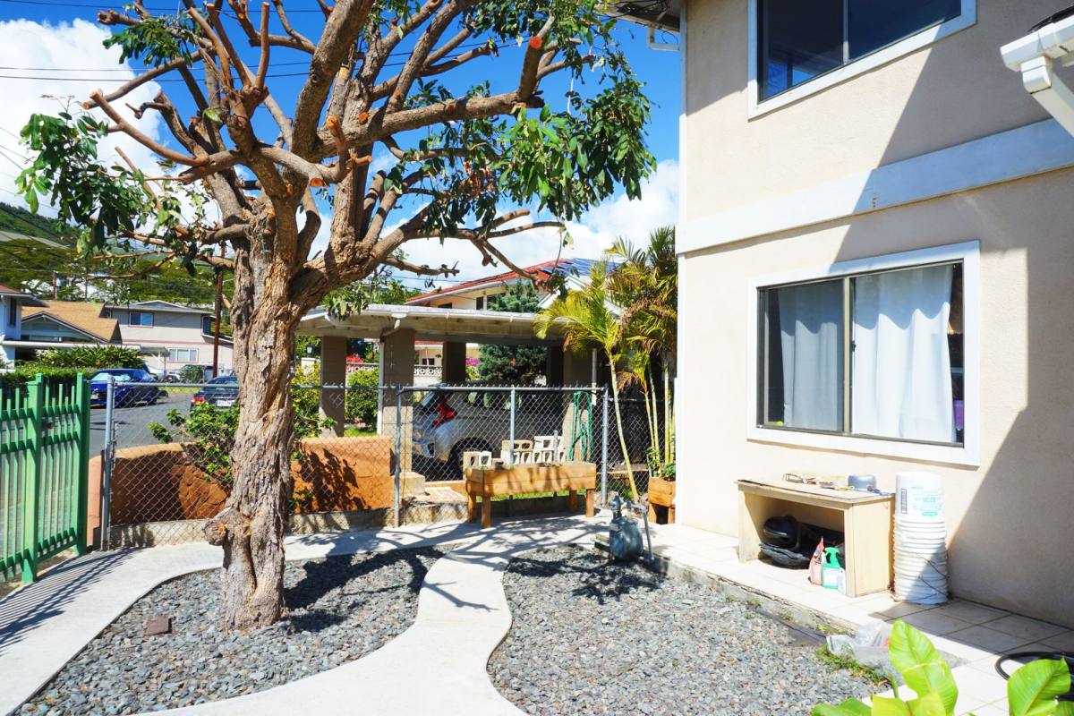 Apartment for rent at 1511 Artesian Way, Honolulu, HI 96822