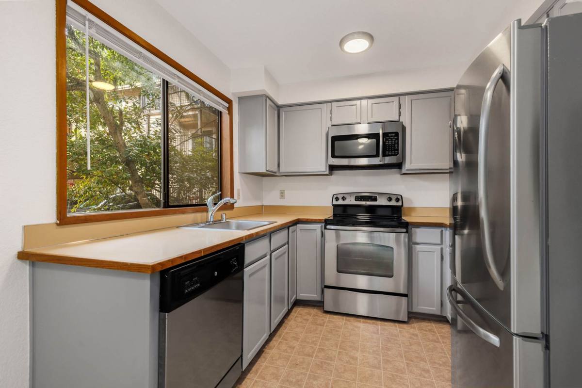 Condo for rent at 320 10th St #3, Kirkland, WA 98033