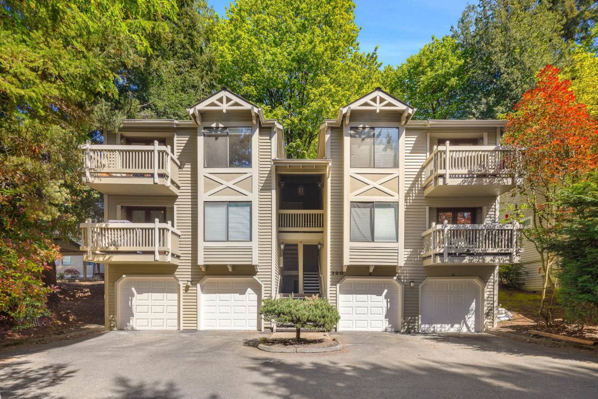 Condo for rent at 320 10th St #3, Kirkland, WA 98033
