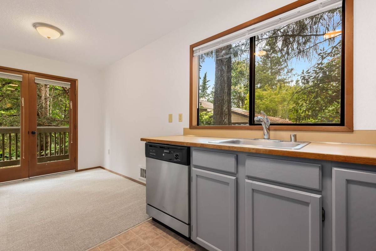 Condo for rent at 320 10th St #3, Kirkland, WA 98033