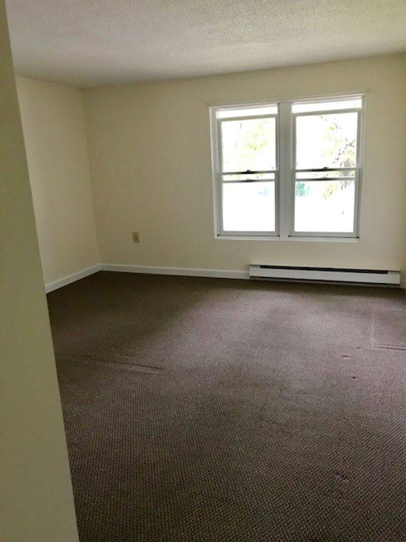 Apartment for rent at 9E River St, Newmarket, NH 03857
