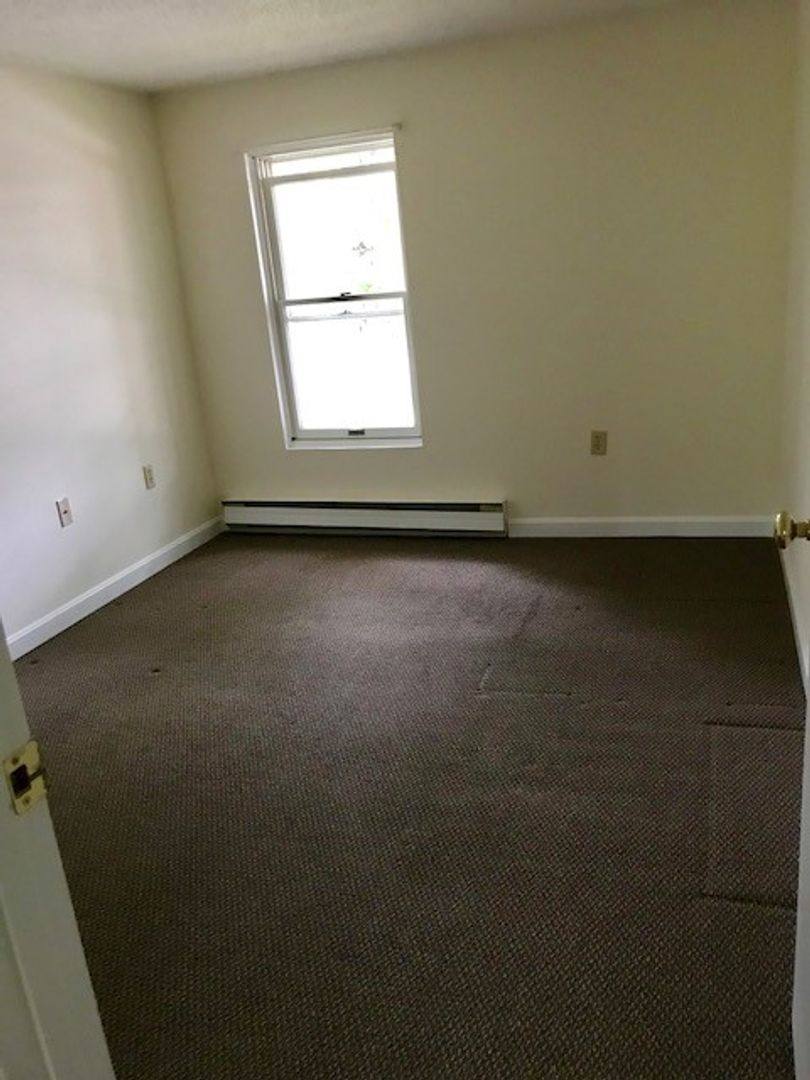 Apartment for rent at 9E River St, Newmarket, NH 03857