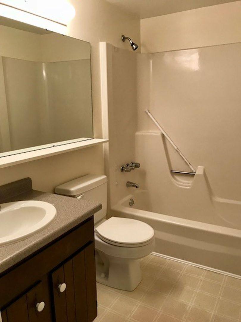 Apartment for rent at 9E River St, Newmarket, NH 03857
