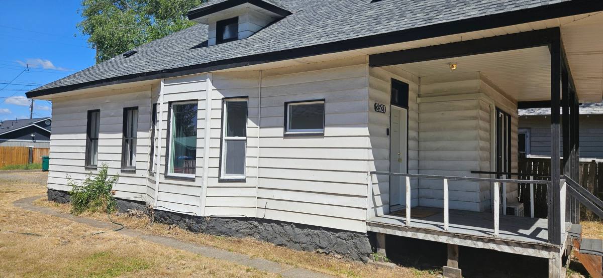House for rent at 2521 N Hamilton St, Spokane, WA 99207