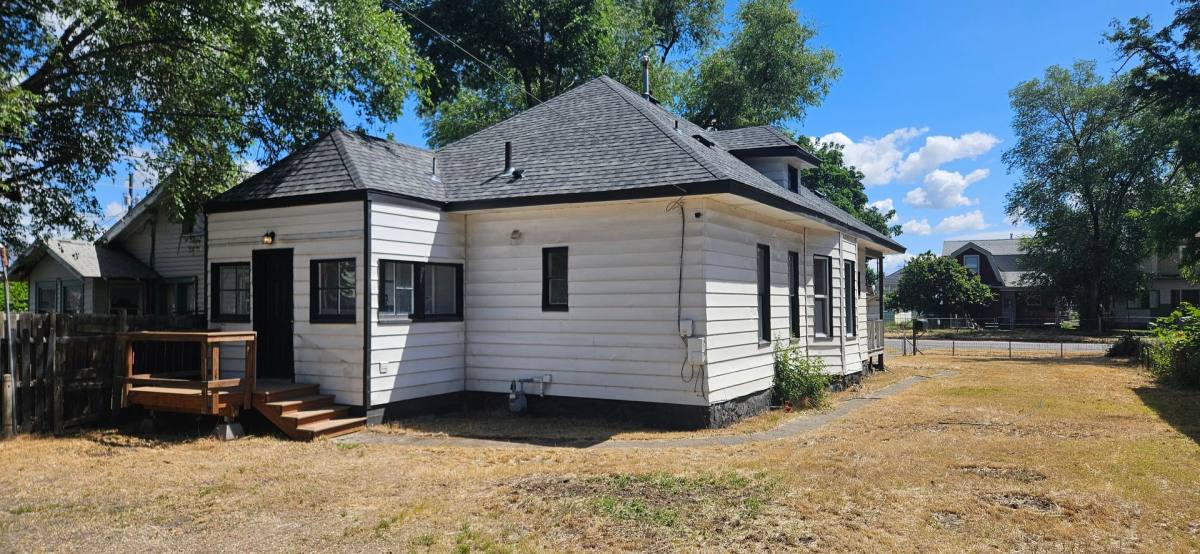 House for rent at 2521 N Hamilton St, Spokane, WA 99207