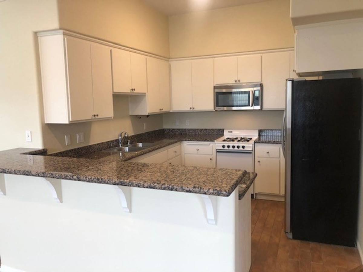 Apartment for rent at 2991 Loma Vista Rd, Ventura, CA 93003