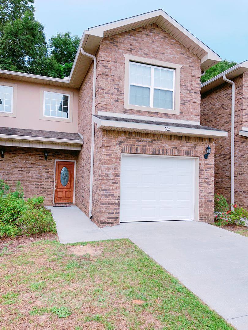 Townhouse for rent at 202 Eagle Landing, Enterprise, AL 36330