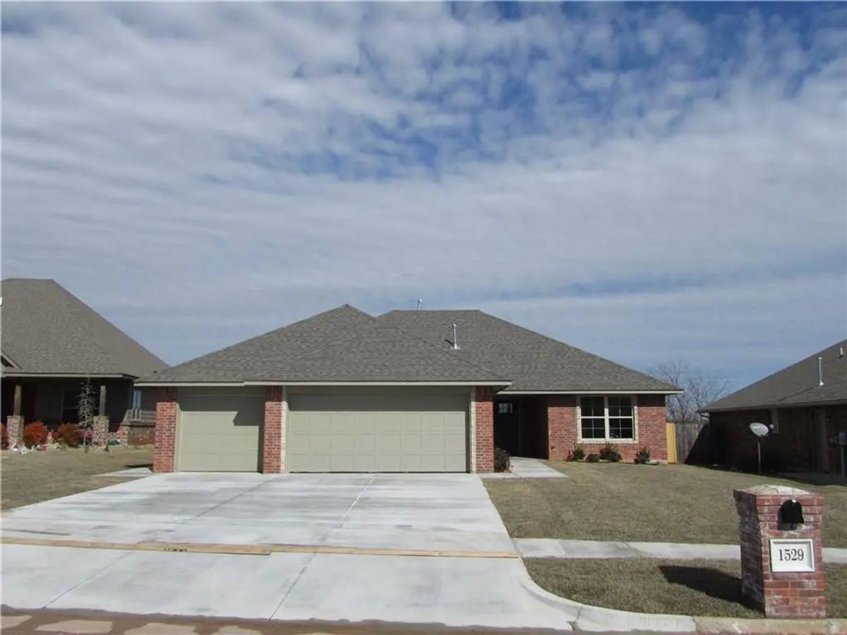 House for rent at 1529 SE 6th St, Oklahoma City, OK 73160