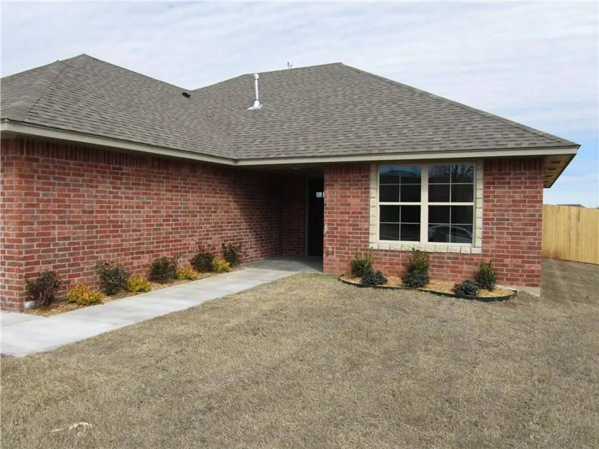House for rent at 1529 SE 6th St, Oklahoma City, OK 73160