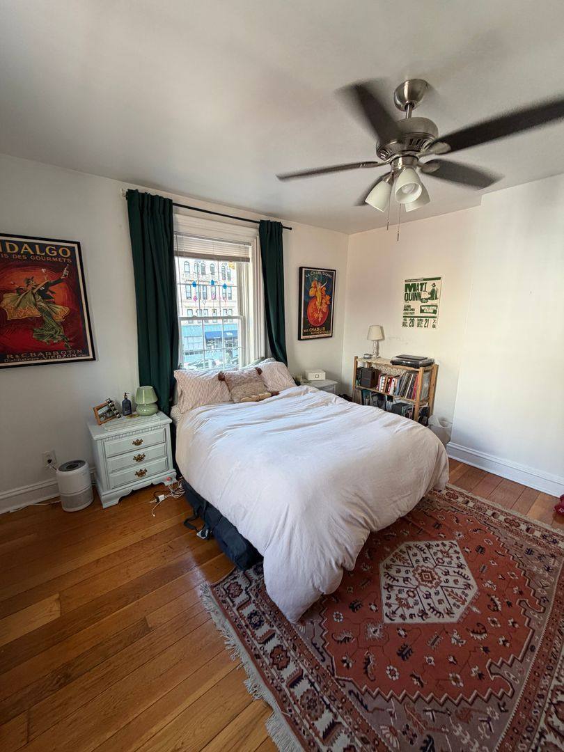 Apartment for rent at 711 Walnut St, Philadelphia, PA 19106