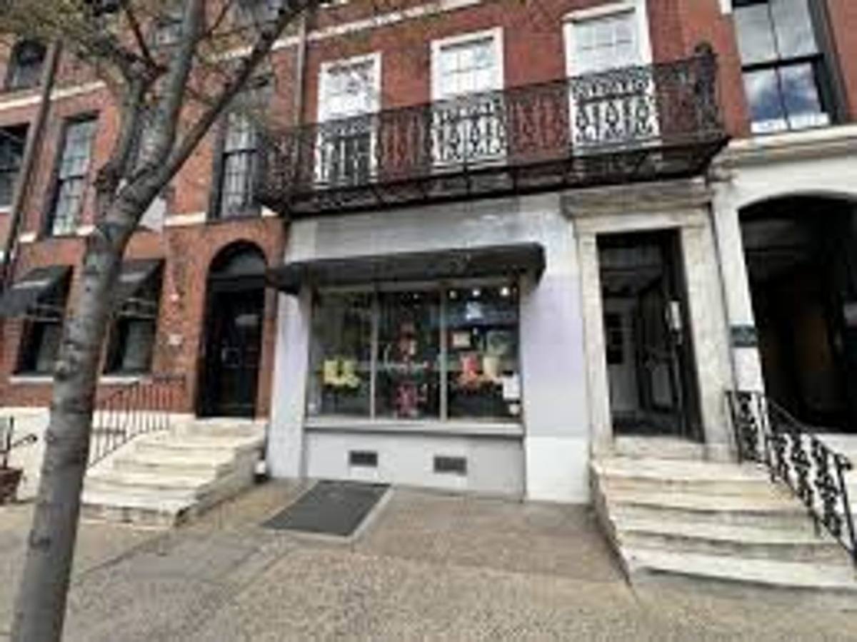 Apartment for rent at 711 Walnut St, Philadelphia, PA 19106