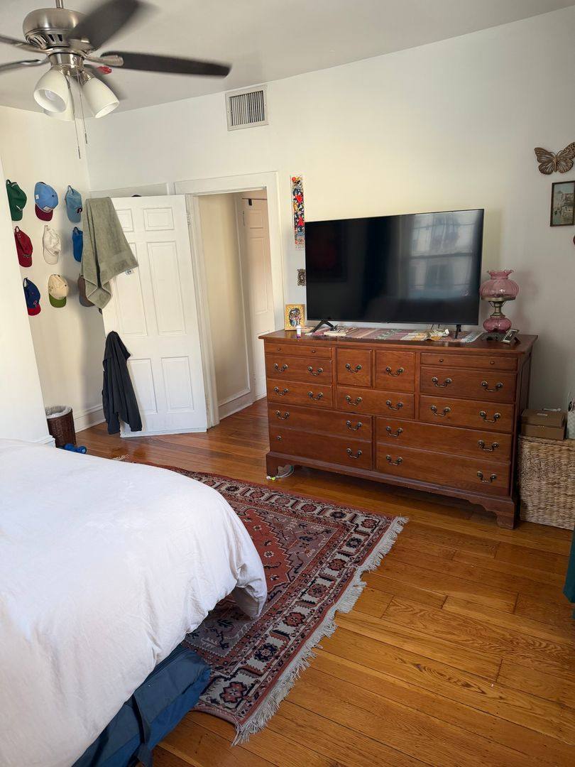 Apartment for rent at 711 Walnut St, Philadelphia, PA 19106