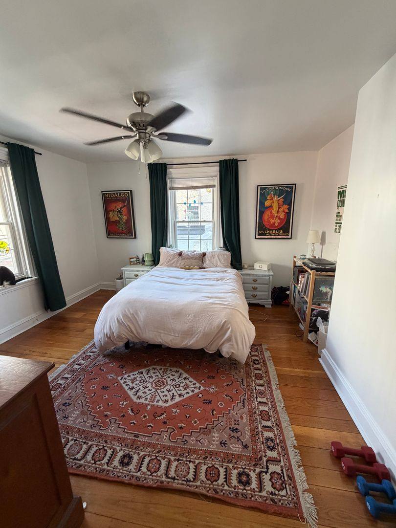 Apartment for rent at 711 Walnut St, Philadelphia, PA 19106