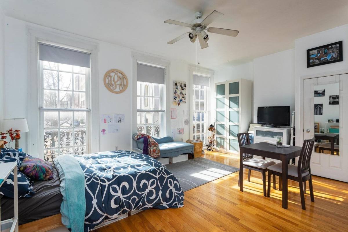 Apartment for rent at 711 Walnut St, Philadelphia, PA 19106