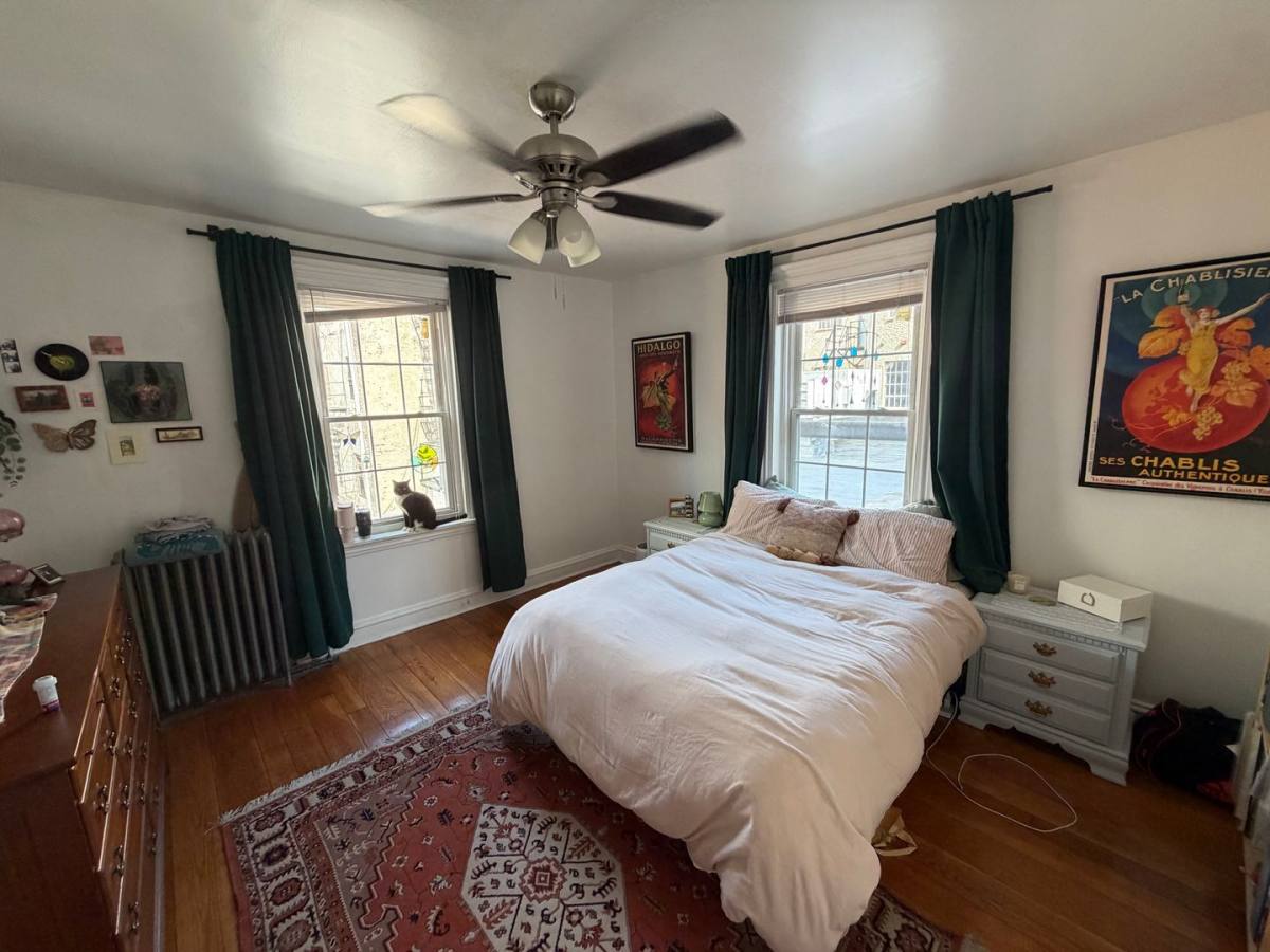 Apartment for rent at 711 Walnut St, Philadelphia, PA 19106
