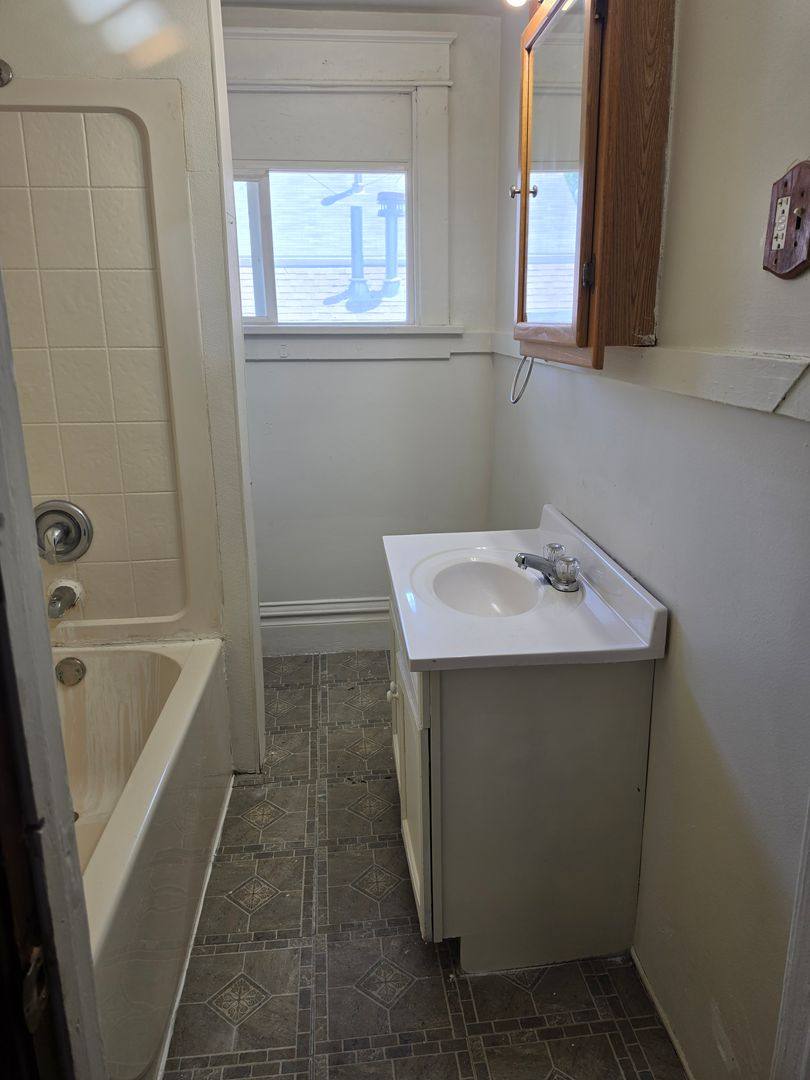 House for rent at 1804 6th Ave SE, Cedar Rapids, IA 52403