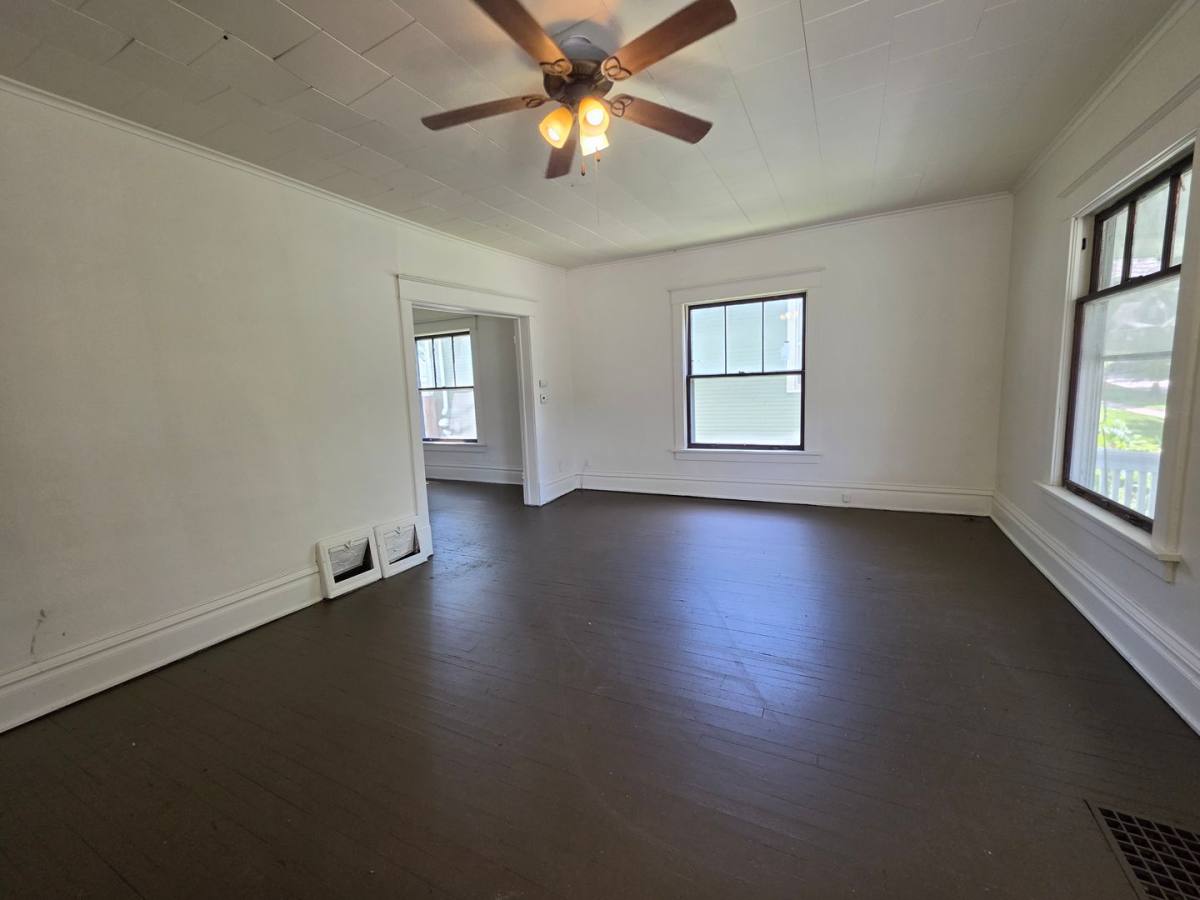 House for rent at 1804 6th Ave SE, Cedar Rapids, IA 52403