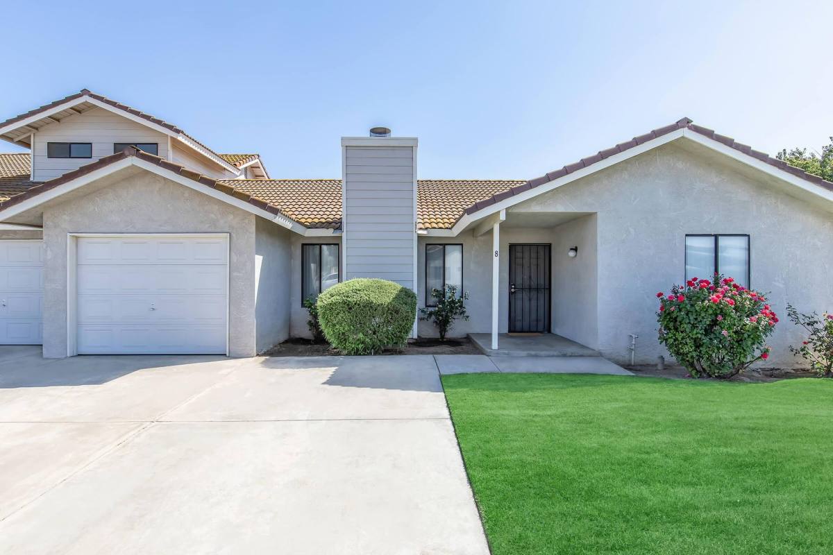 Townhouse for rent at 950 Barnett Way, Madera, CA 93637