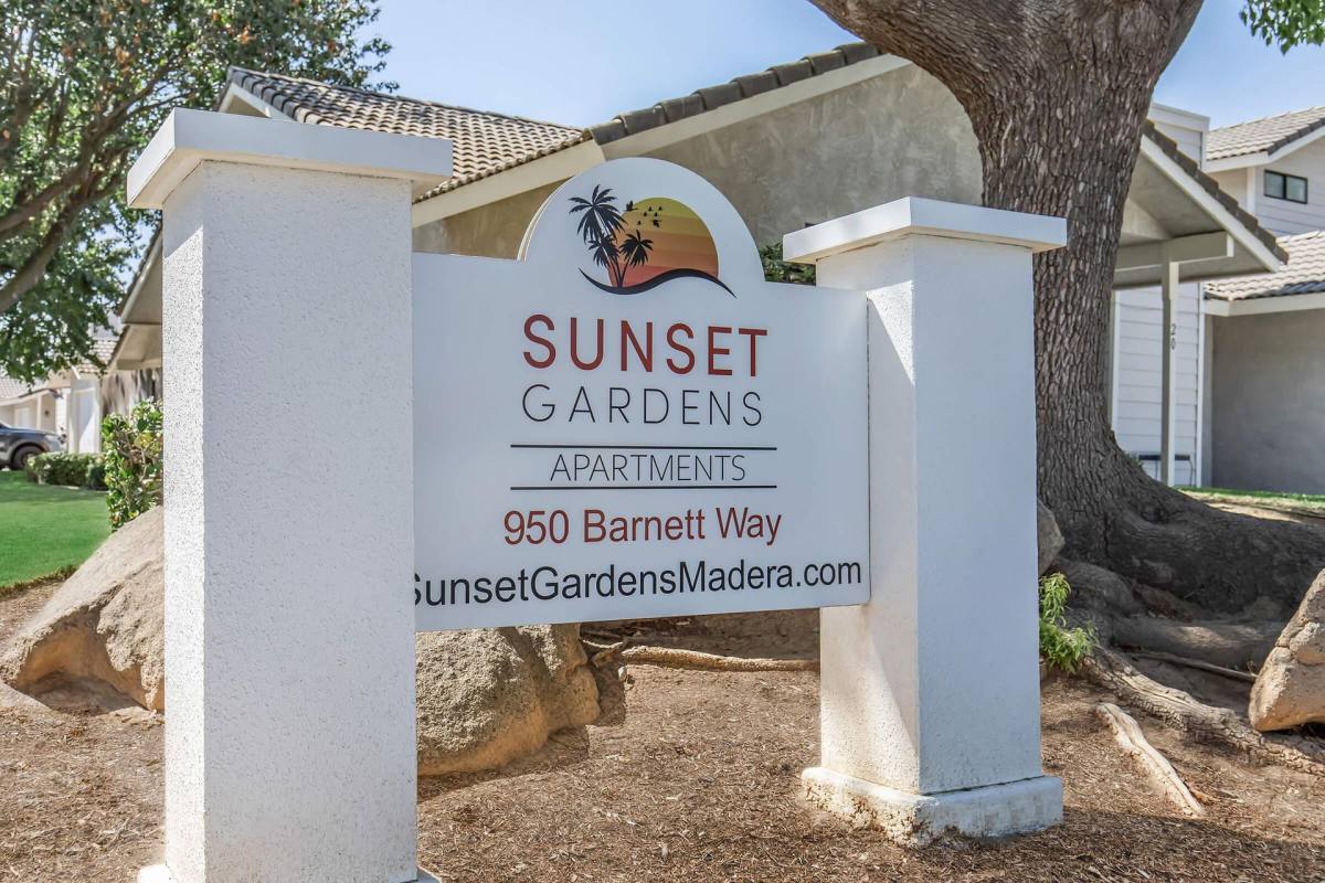 Townhouse for rent at 950 Barnett Way, Madera, CA 93637