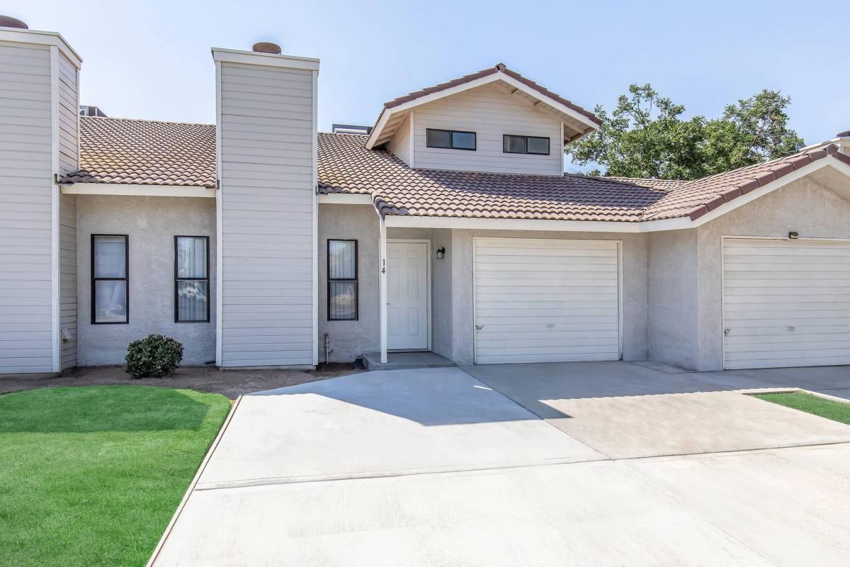 Townhouse for rent at 950 Barnett Way, Madera, CA 93637