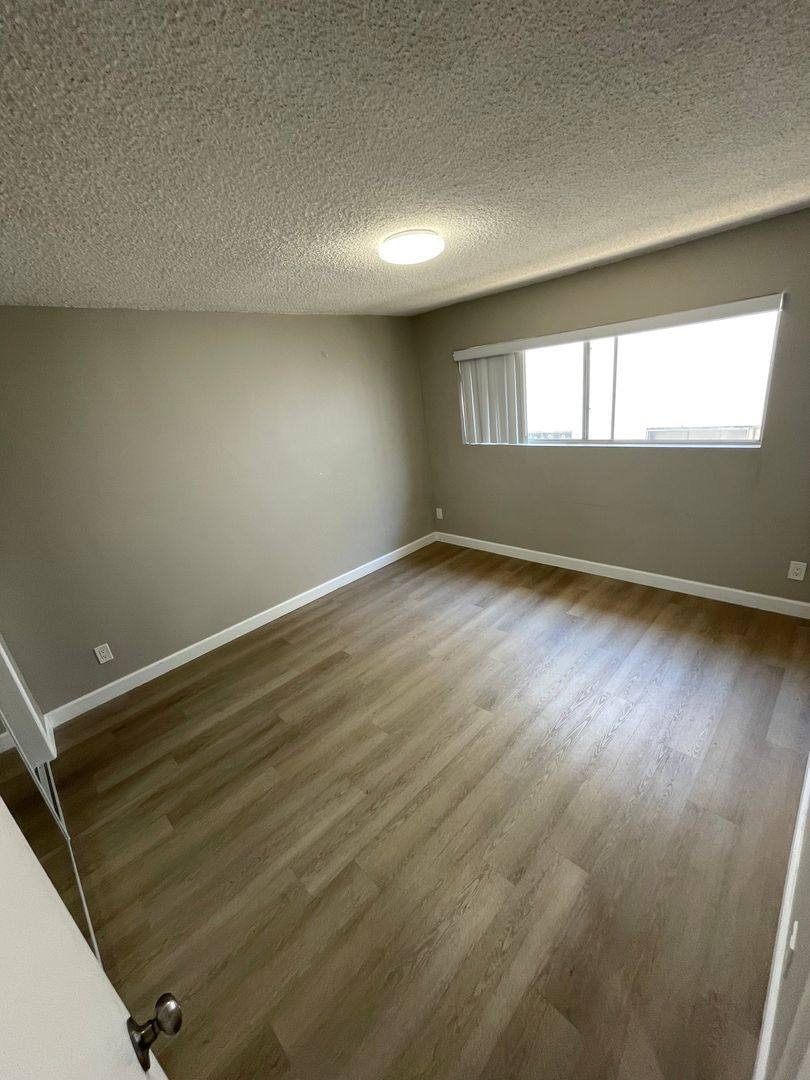 Apartment for rent at 17340 Burbank Blvd, Encino, CA 91316