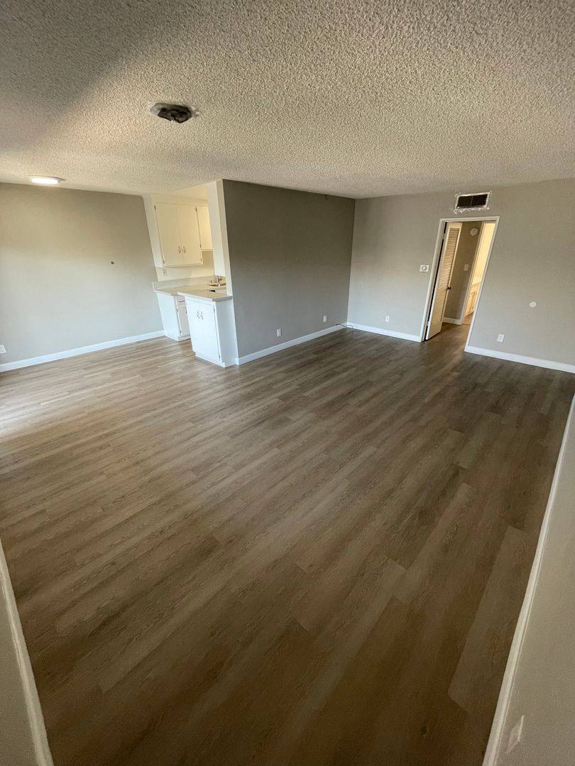 Apartment for rent at 17340 Burbank Blvd, Encino, CA 91316
