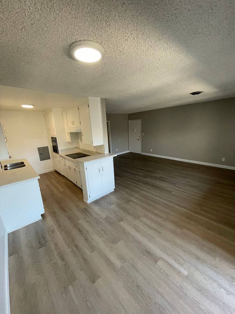 Apartment for rent at 17340 Burbank Blvd, Encino, CA 91316