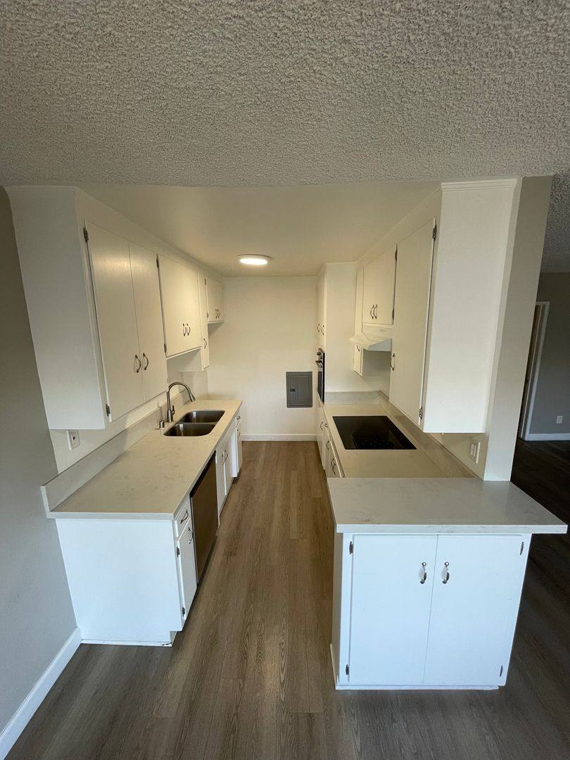 Apartment for rent at 17340 Burbank Blvd, Encino, CA 91316