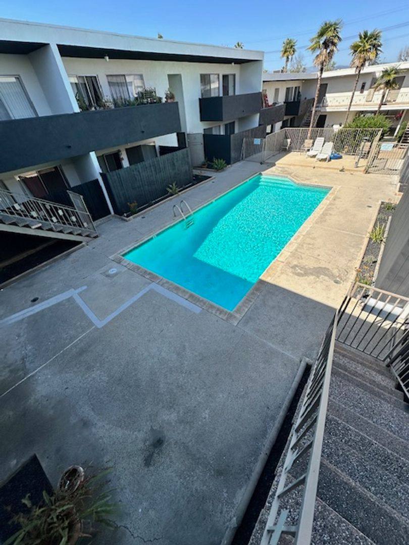 Apartment for rent at 17340 Burbank Blvd, Encino, CA 91316