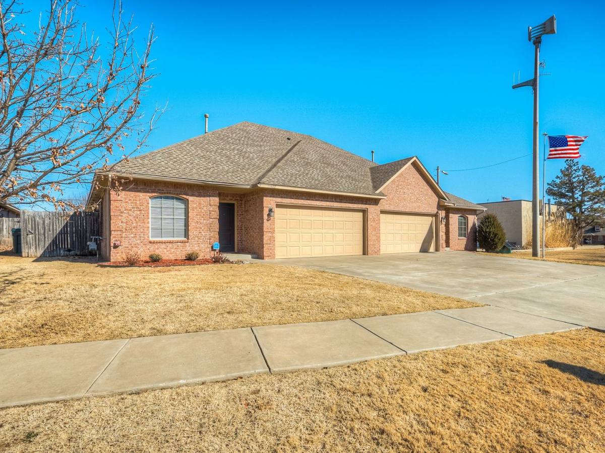 Apartment for rent at 11405 NW 121st Place, Yukon, OK 73099