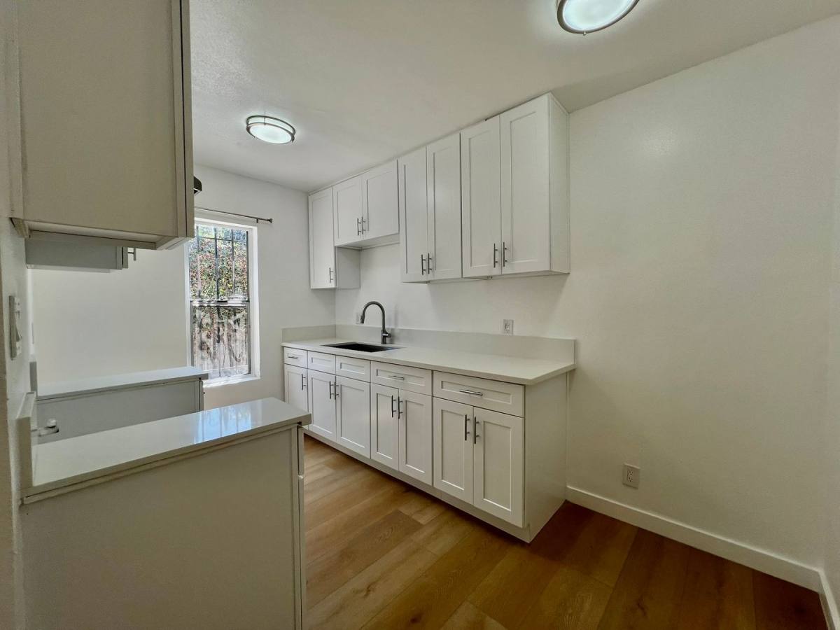 Apartment for rent at 533 W 75th St, Los Angeles, CA 90044