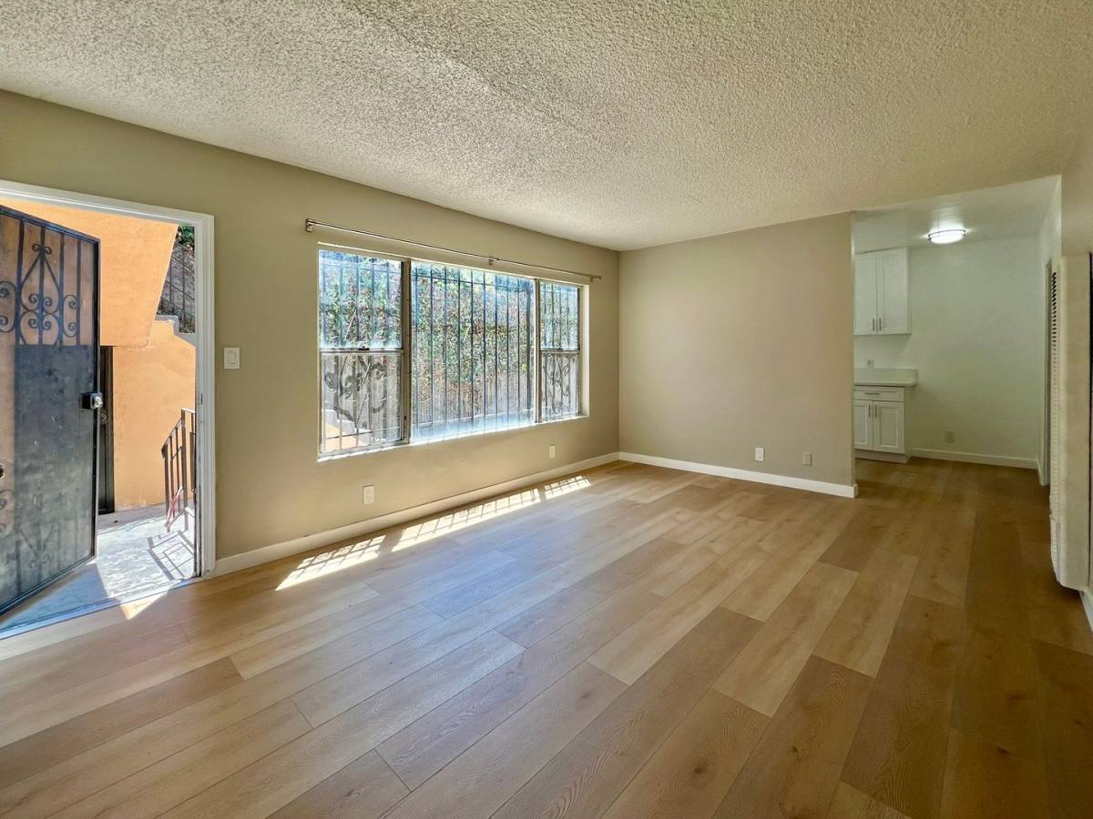 Apartment for rent at 533 W 75th St, Los Angeles, CA 90044