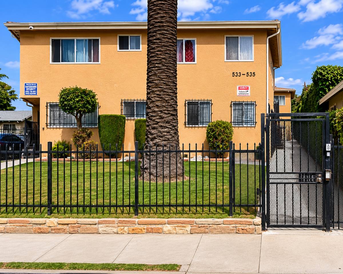 Apartment for rent at 533 W 75th St, Los Angeles, CA 90044
