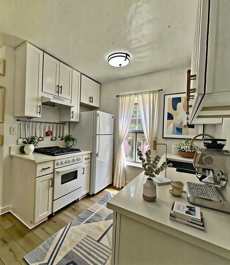 Apartment for rent at 533 W 75th St, Los Angeles, CA 90044