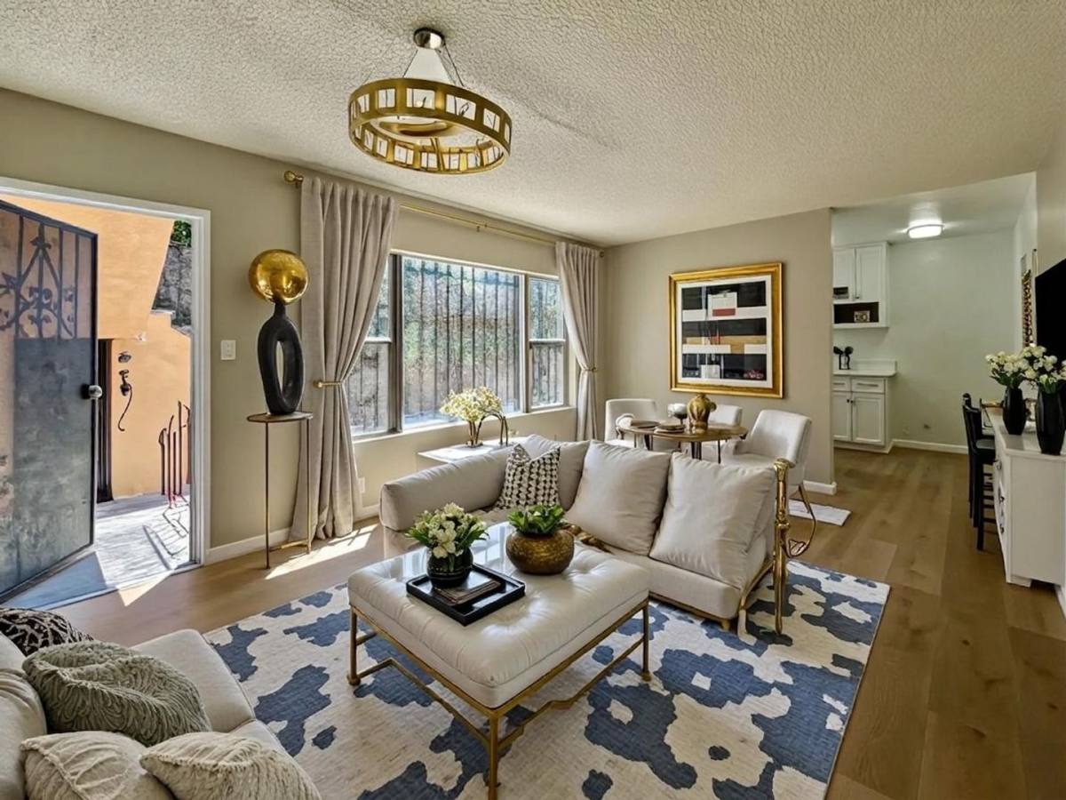 Apartment for rent at 533 W 75th St, Los Angeles, CA 90044