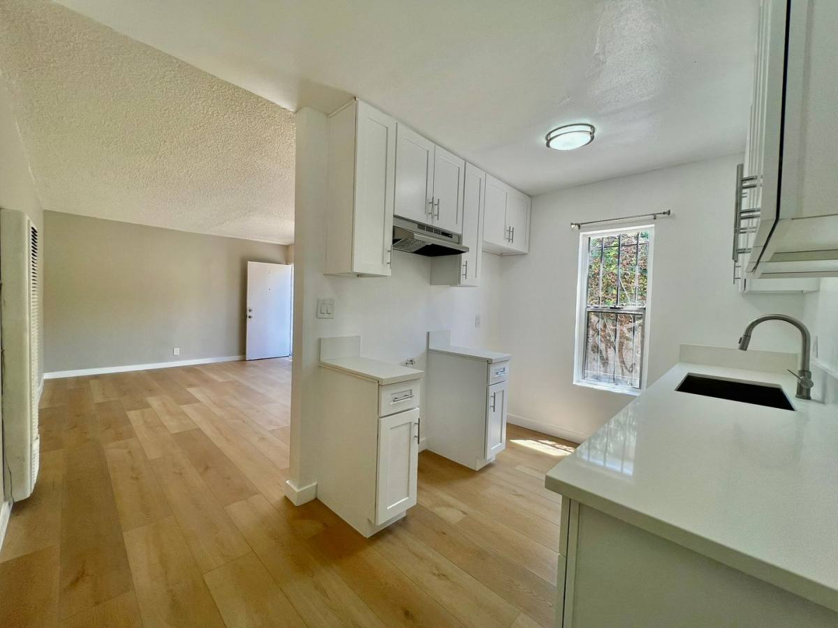 Apartment for rent at 533 W 75th St, Los Angeles, CA 90044