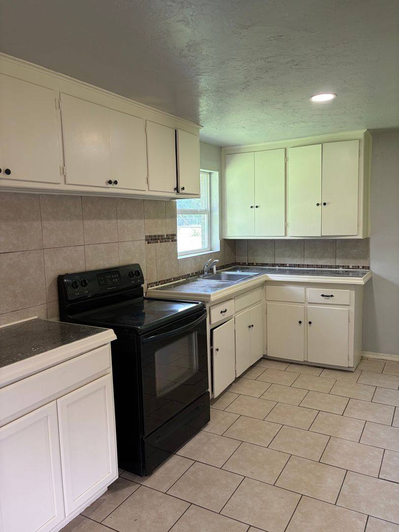 House for rent at 1608 Breckenridge Dr, Oklahoma City, OK 73115
