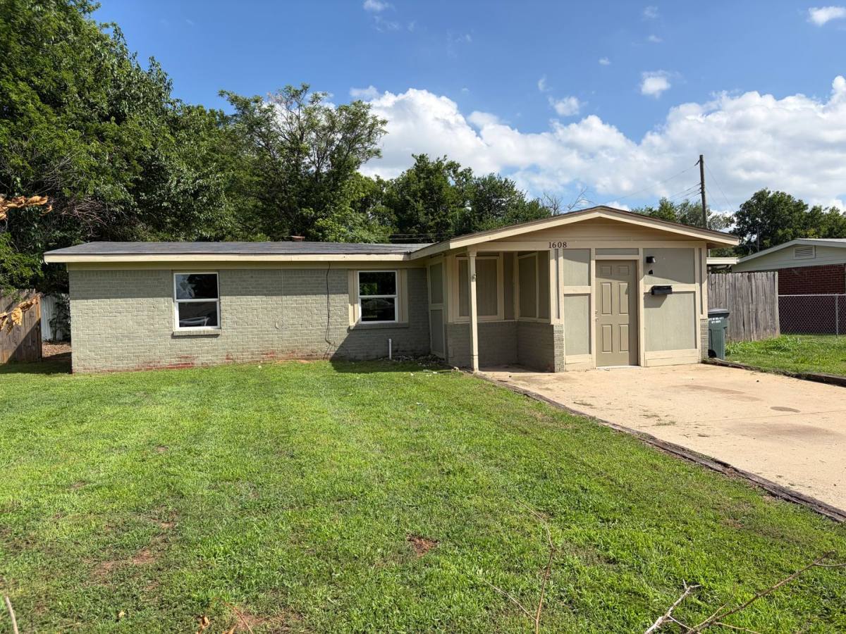 House for rent at 1608 Breckenridge Dr, Oklahoma City, OK 73115