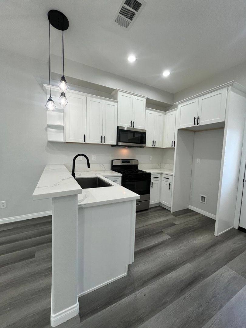 Townhouse for rent at 9223 Cypress Ave, Fontana, CA 92335