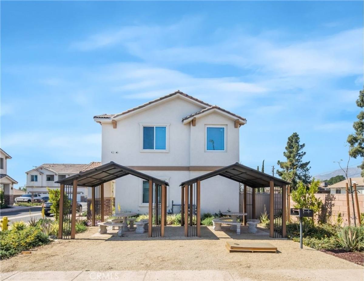 Townhouse for rent at 9223 Cypress Ave, Fontana, CA 92335