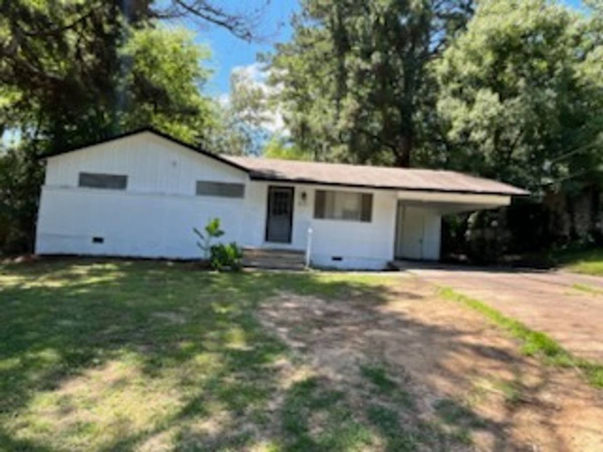 House for rent at 1527 Maria Dr, Jackson, MS 39204