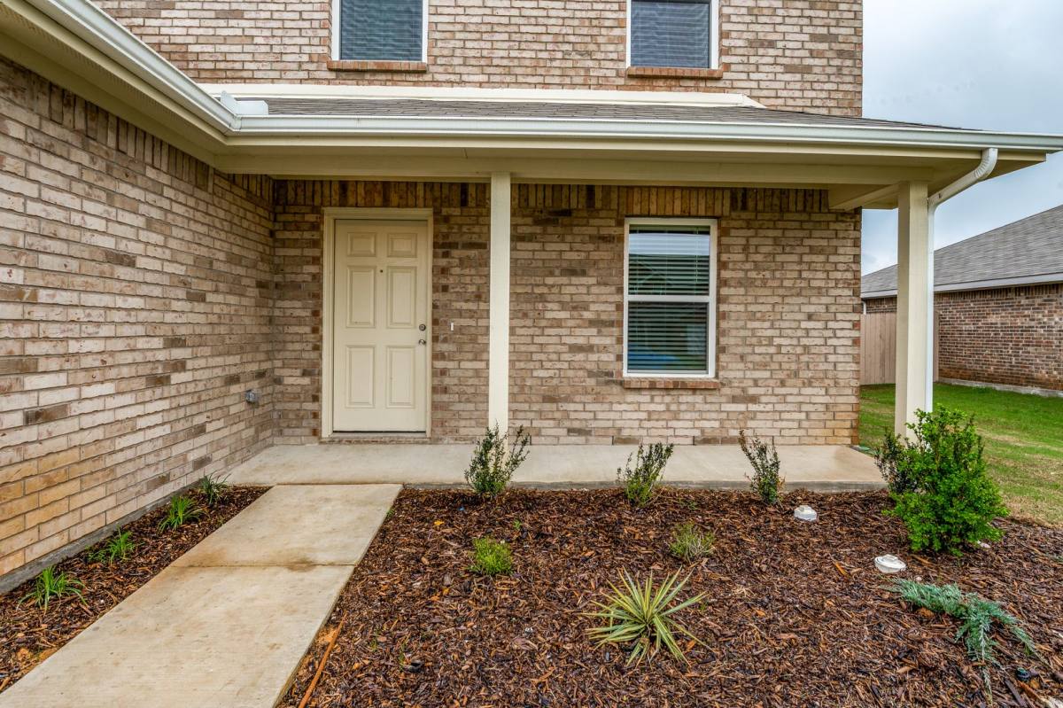 House for rent at 3527 Chestnut Oak Dr Builder Warranty Active, Dallas, TX 75253