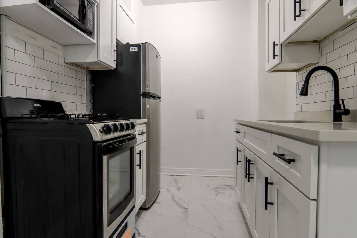 Apartment for rent at 5036 N Sheridan Rd, Chicago, IL 60640