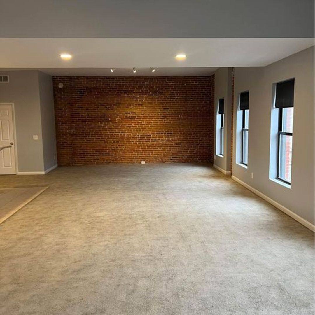 Apartment for rent at 300 - 306 W, Davenport, IA 52801